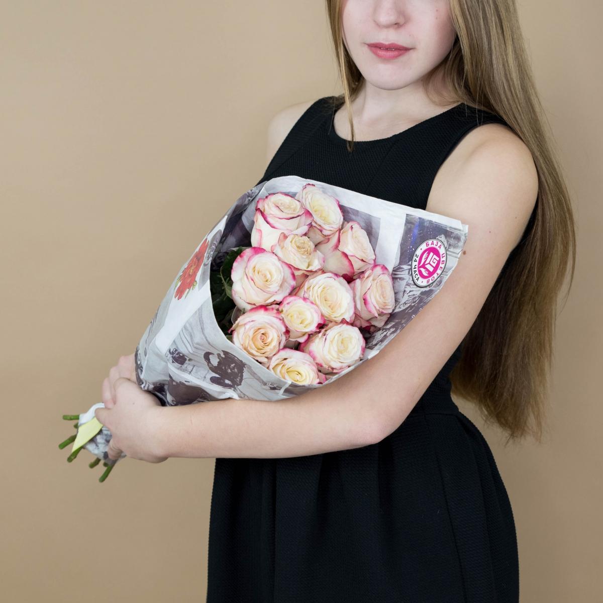 Розы красно-белые 11 шт. (40 см) (код  88536)