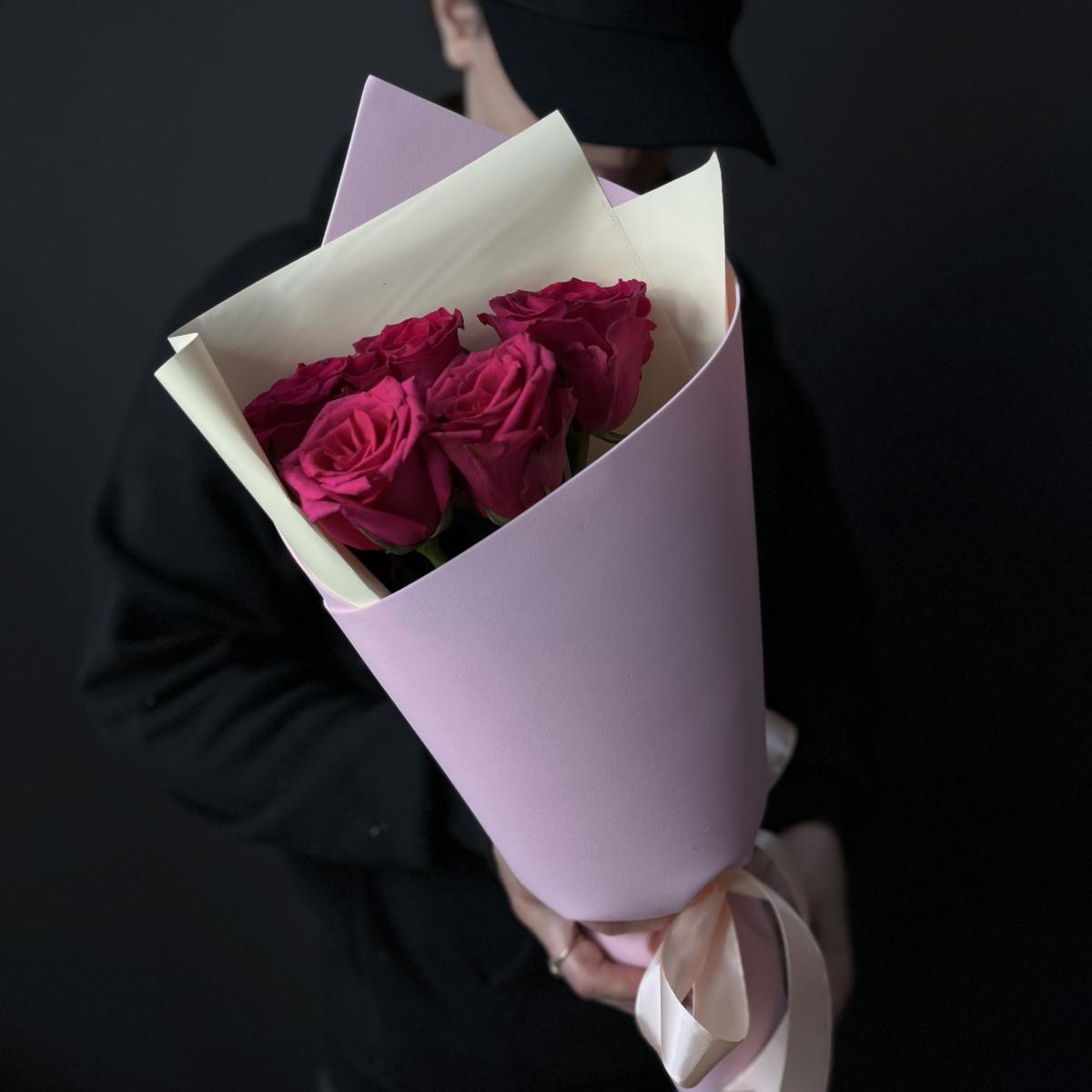 Букеты из розовых роз 40 см (Эквадор) код товара  91056